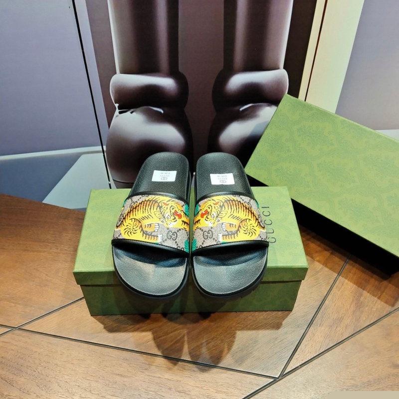 G*u*i slippers